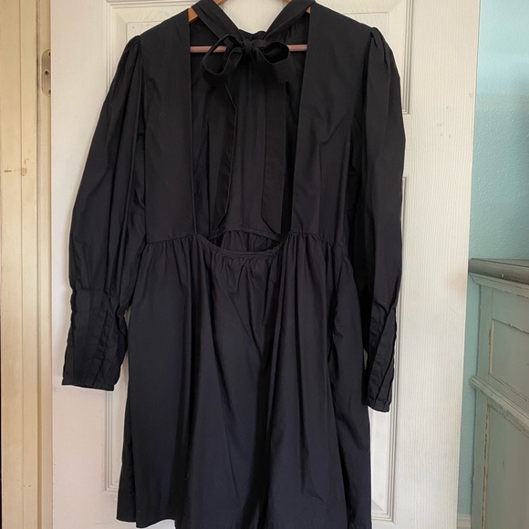 Black Dress - Picture 4 of 6